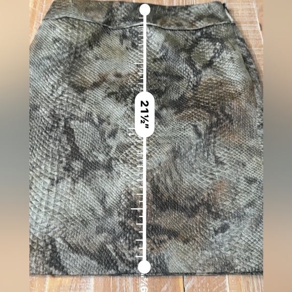 Worth Python print pencil skirt size 6 - Picture 8 of 9